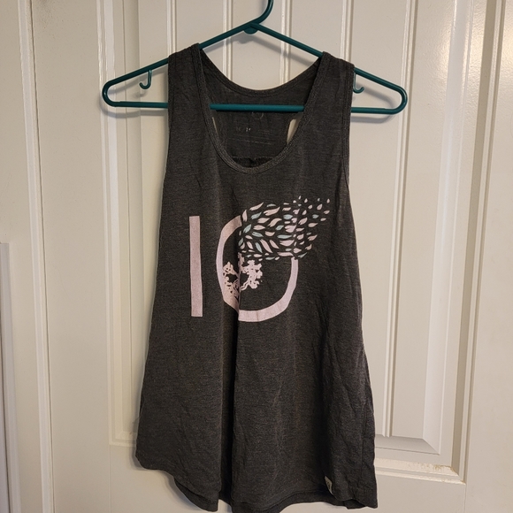 Tops - SOLD 5/$25 Ten Tree Tank